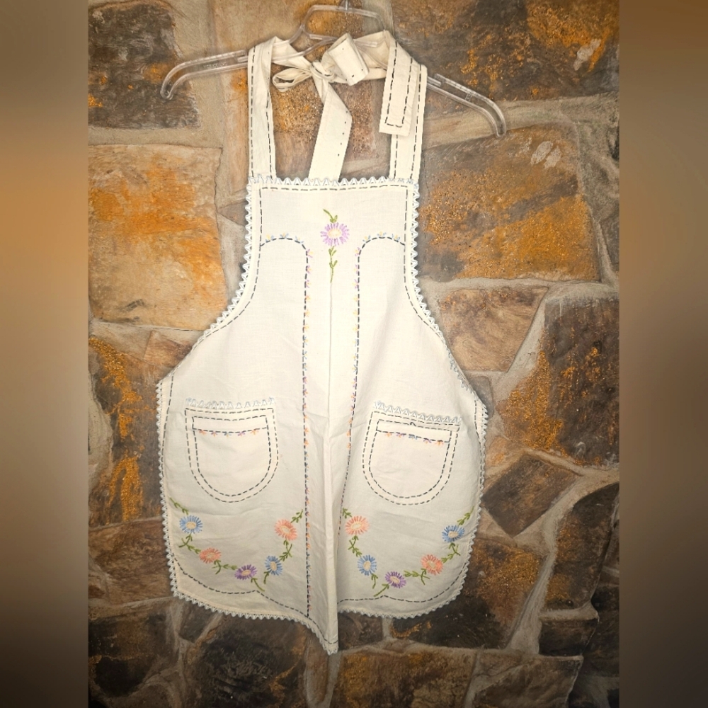 1940'-50's handmade muslin apron haud embroideed